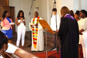 Interkulturelle Kirche in Hamburg: Taufen im Internationalen Gospel-Gottesdienst